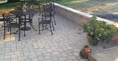 Pavor patio with sitting wall
